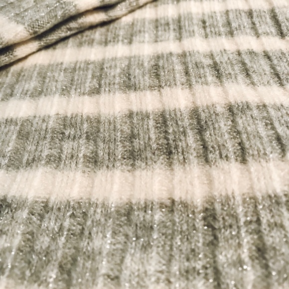 XL Old Navy Crew Neck Sweater - Picture 3 of 4